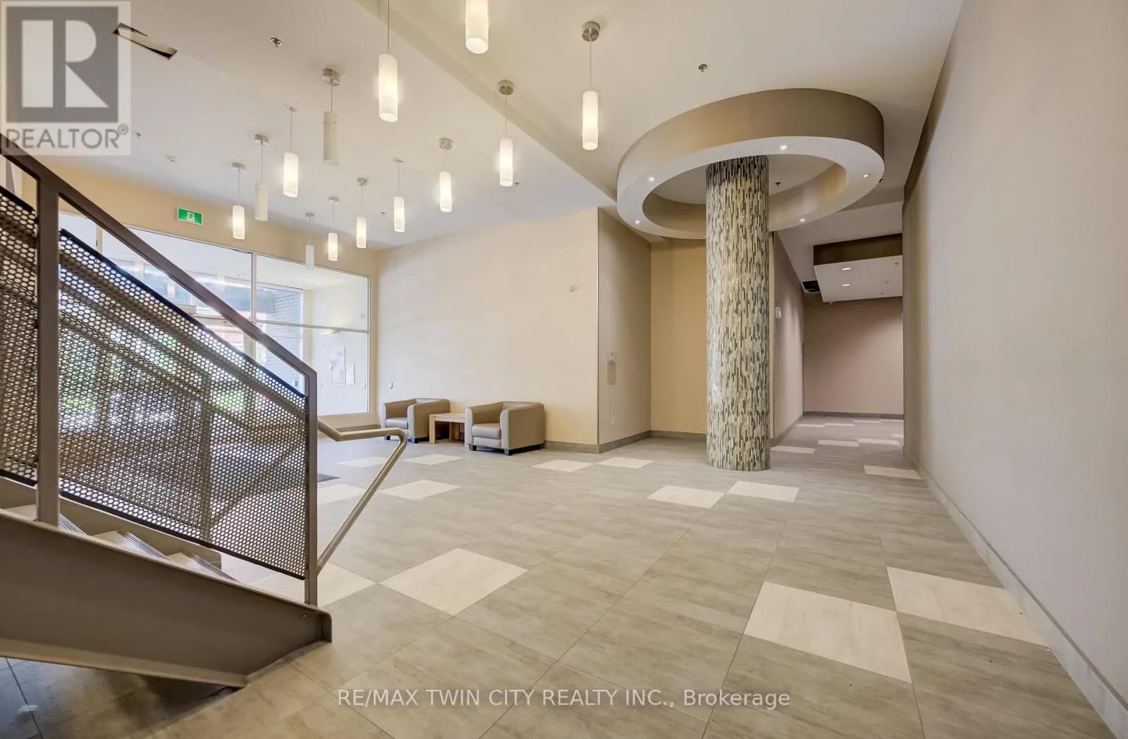 708 - 280 LESTER STREET — photo 4 of 37