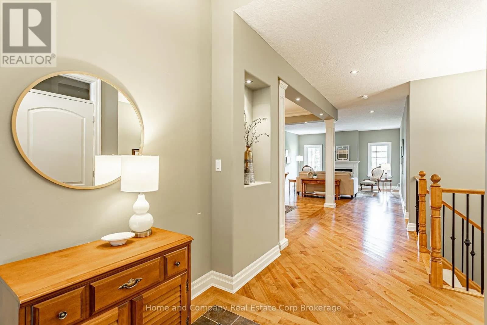 23 NORTH POINTE DRIVE — photo 4 of 36