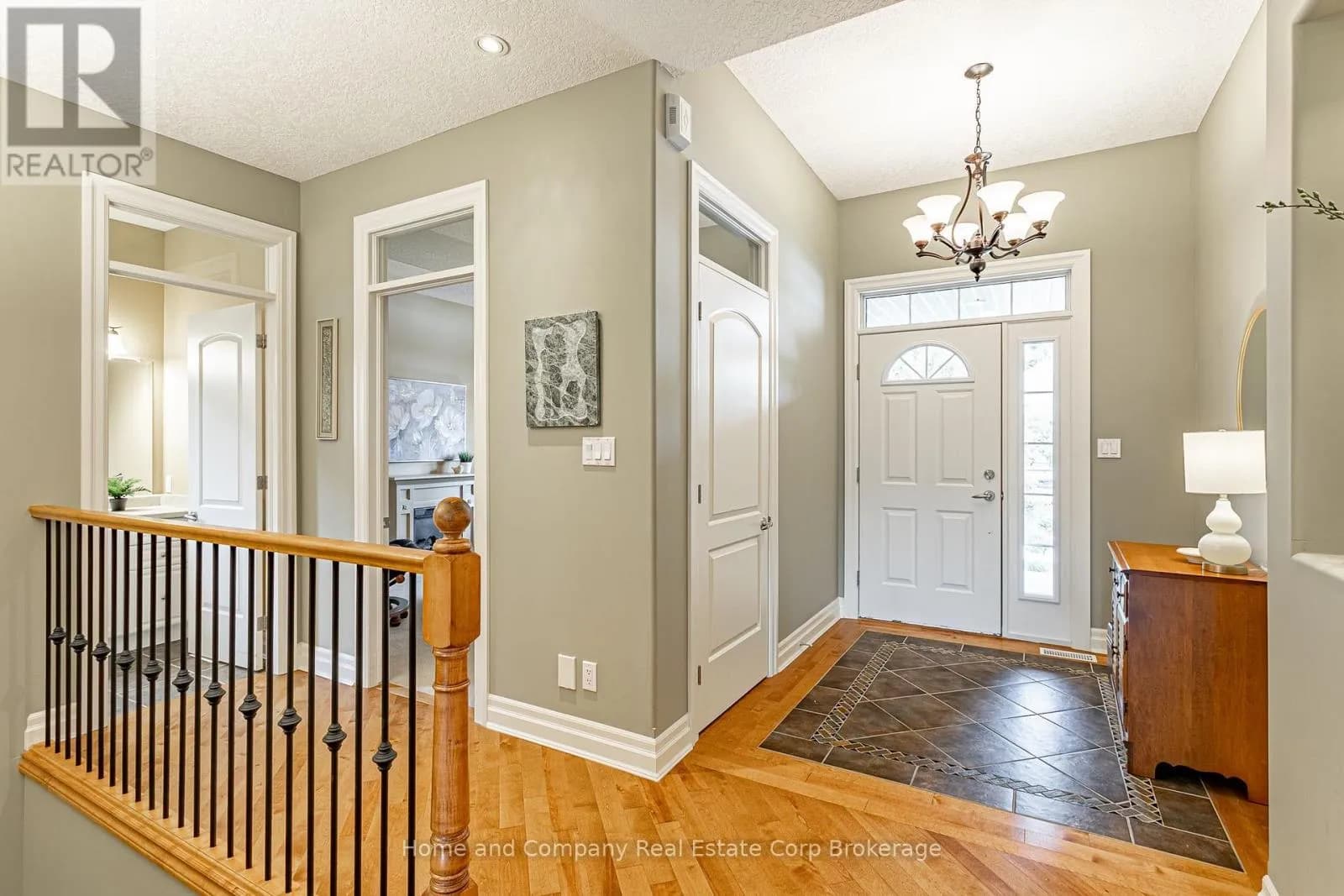 23 NORTH POINTE DRIVE — photo 5 of 36