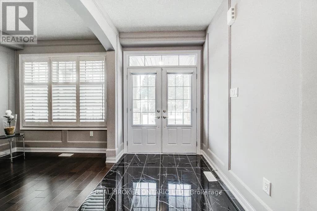 192 WOOLWICH STREET S — photo 3 of 44