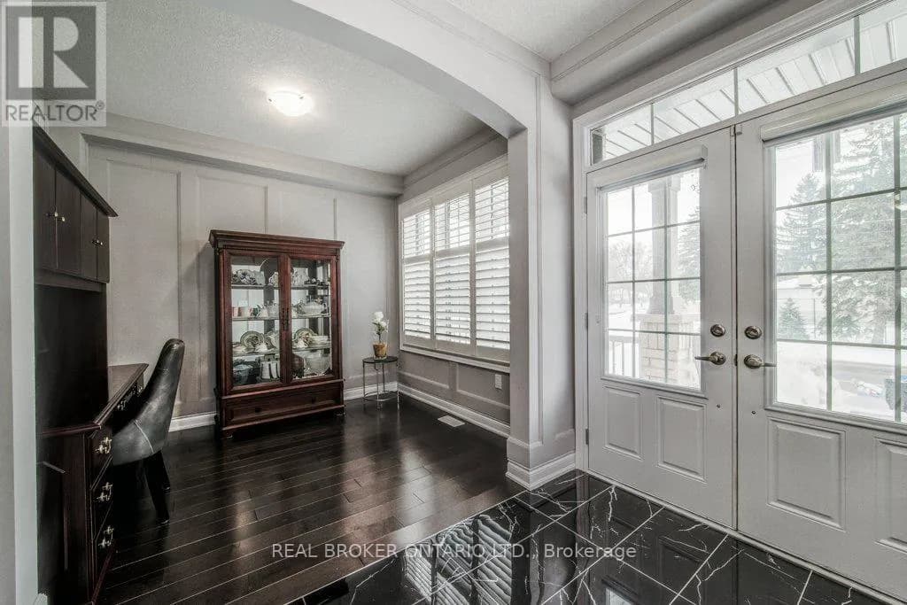 192 WOOLWICH STREET S — photo 4 of 44
