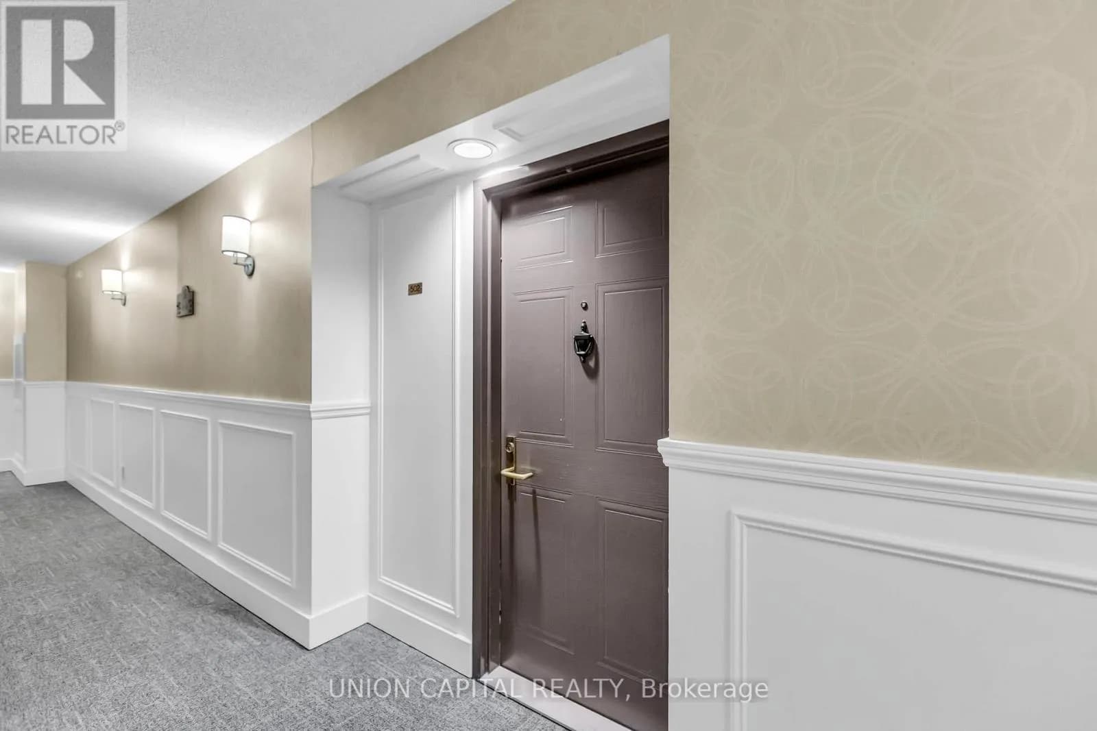 502 - 265 WESTCOURT PLACE — photo 4 of 33