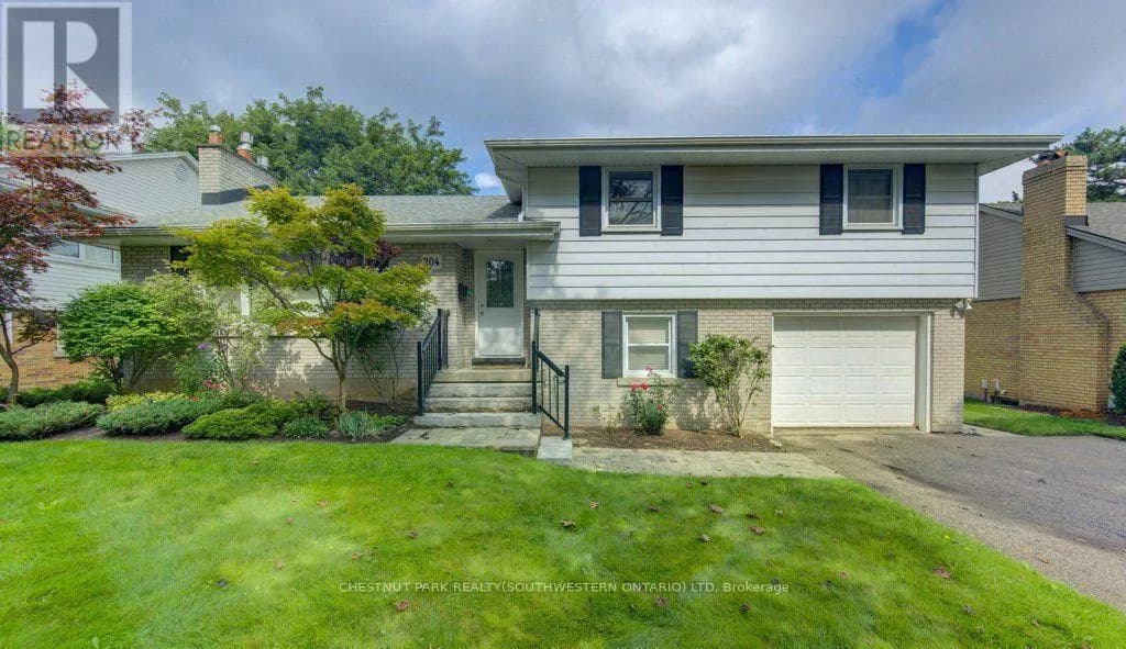204 STANLEY DRIVE — photo 4 of 12