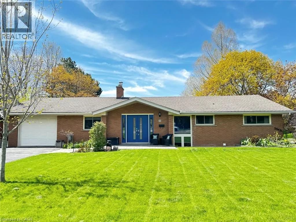 81 THOMSON Drive — photo 2 of 50