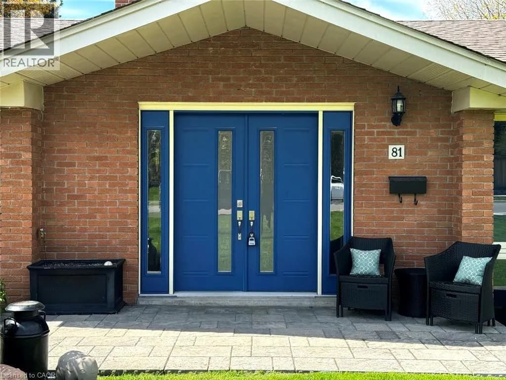 81 THOMSON Drive — photo 4 of 50