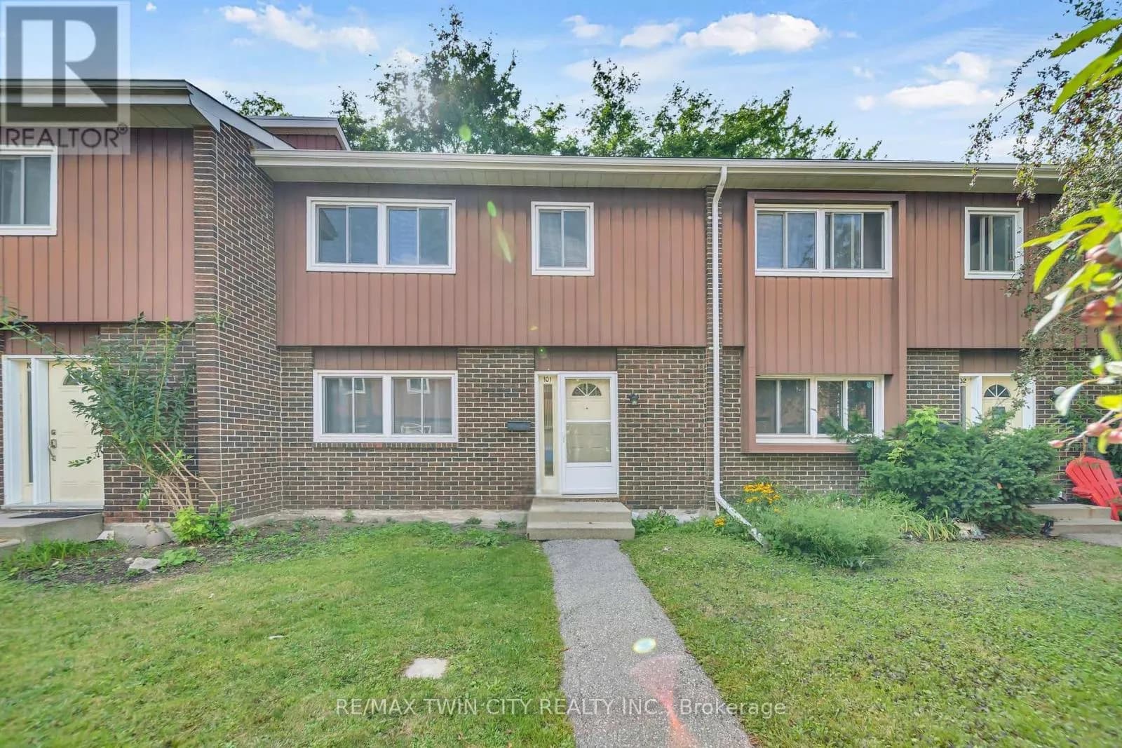 101 - 121 UNIVERSITY AVENUE E — photo 1 of 42