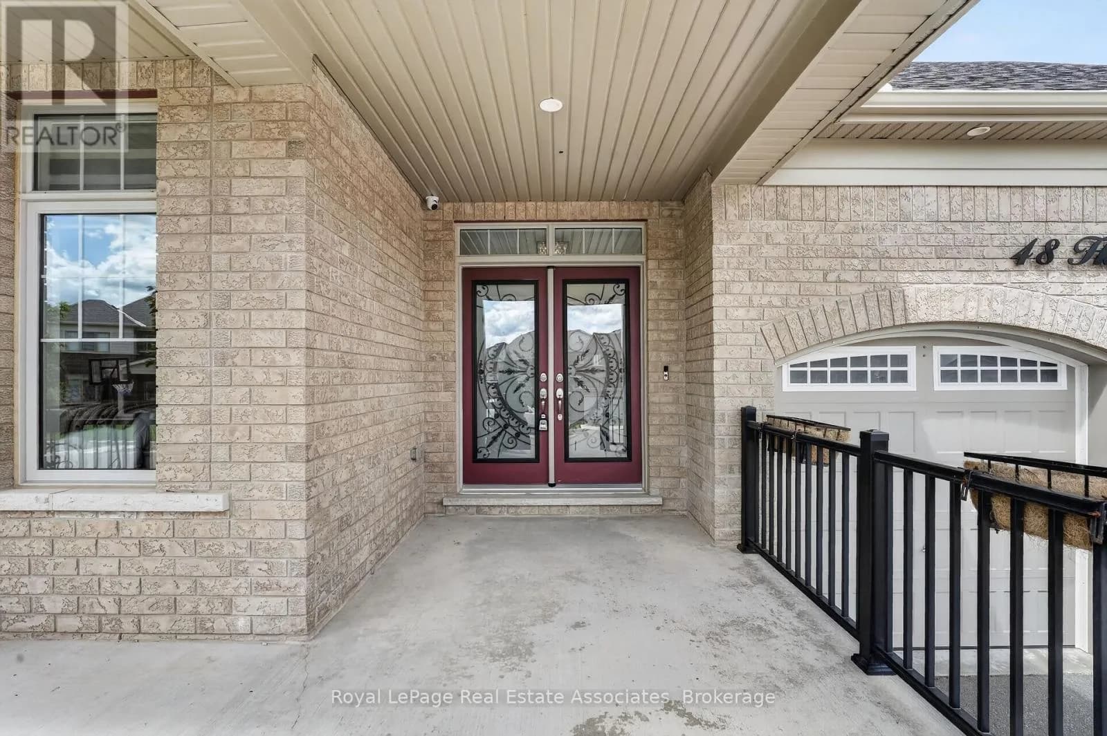 48 HARPIN WAY E — photo 2 of 50