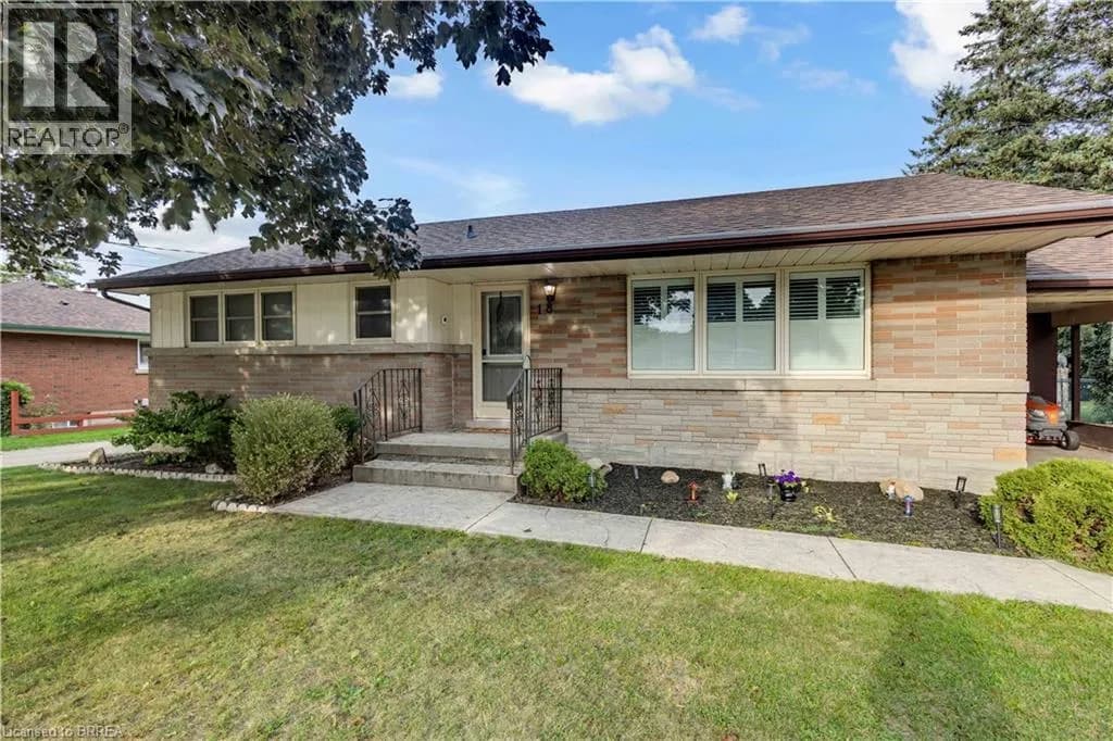 18 KINGSMOUNT Crescent — photo 1 of 39