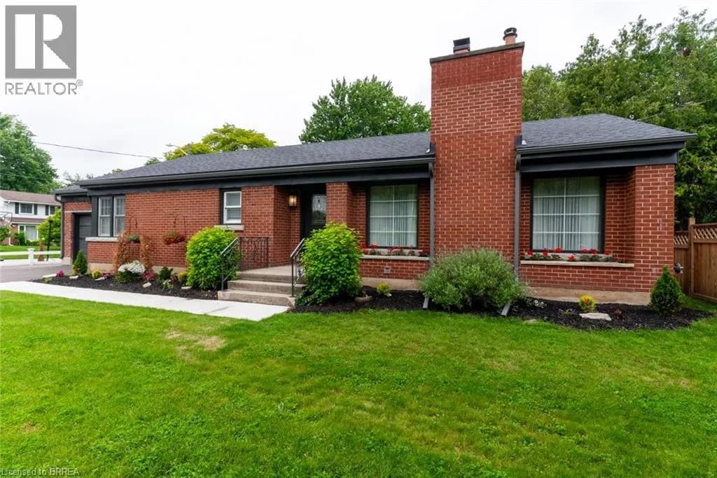 30 PROCTOR Avenue — photo 4 of 50