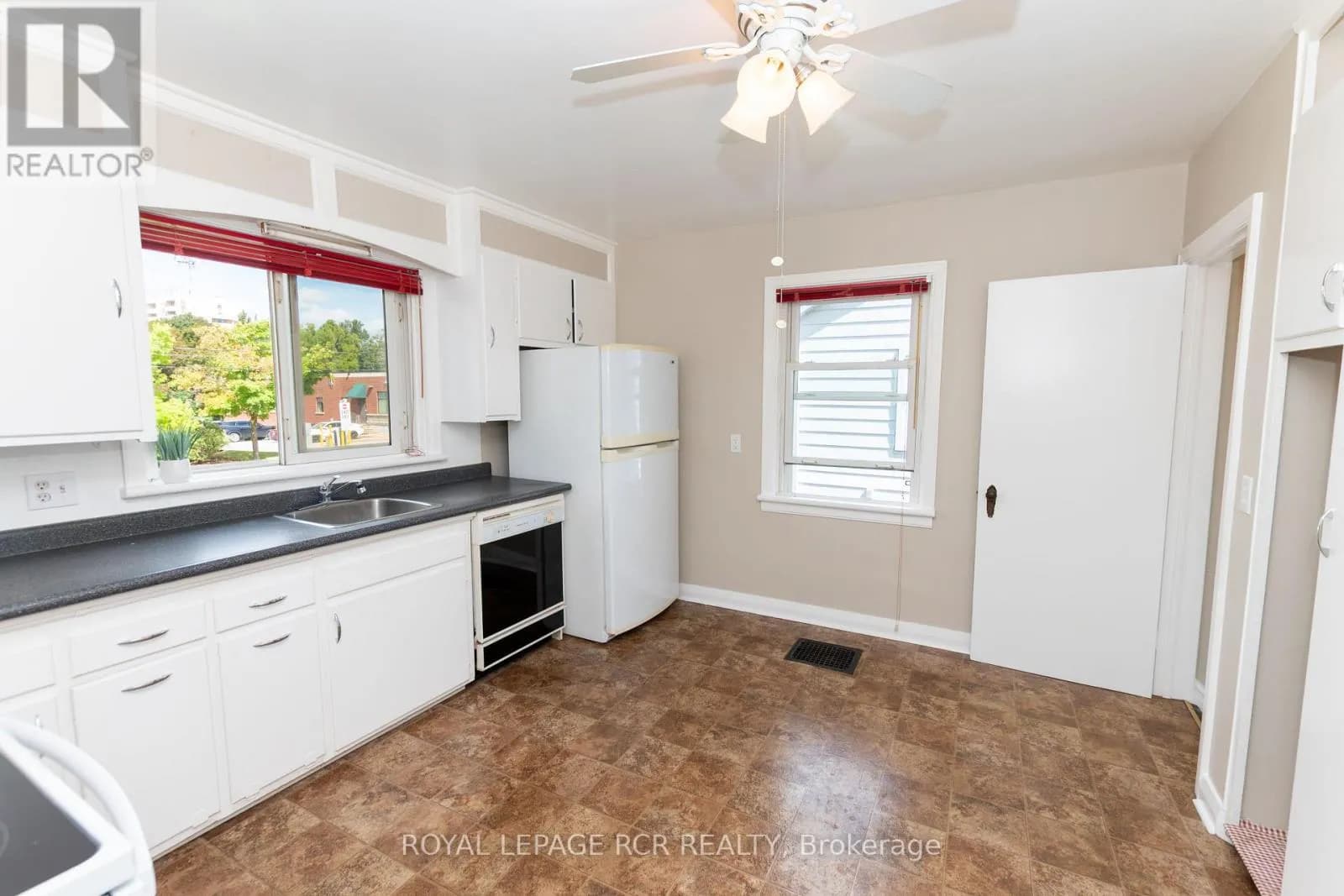 14 ELIZABETH STREET — photo 5 of 22