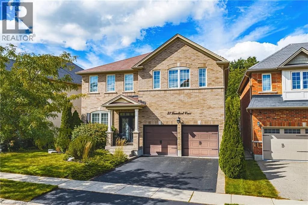 37 LAMBERT Crescent — photo 1 of 40