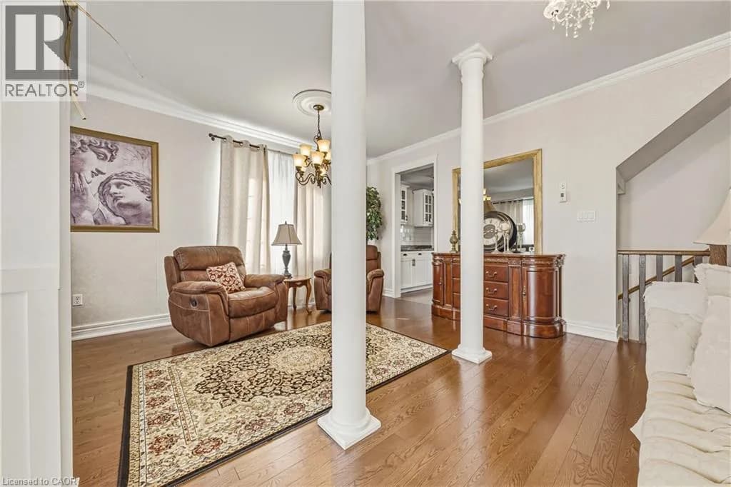 37 LAMBERT Crescent — photo 5 of 40
