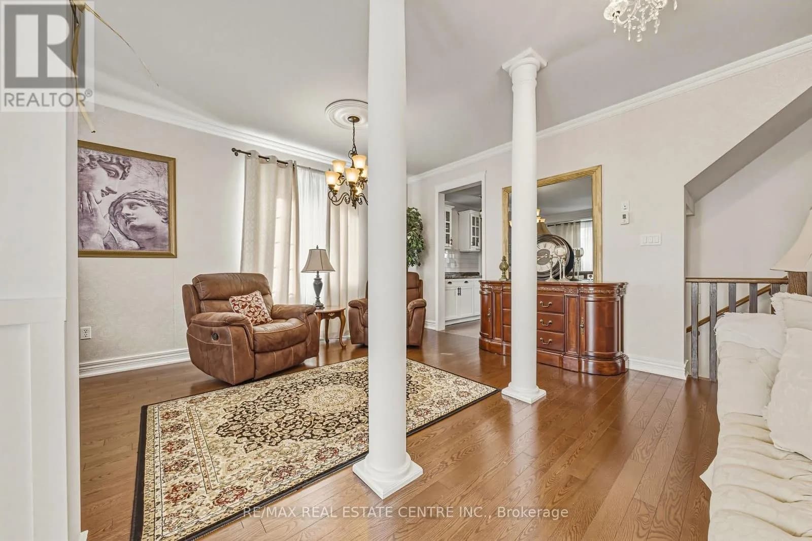 37 LAMBERT CRESCENT — photo 4 of 42