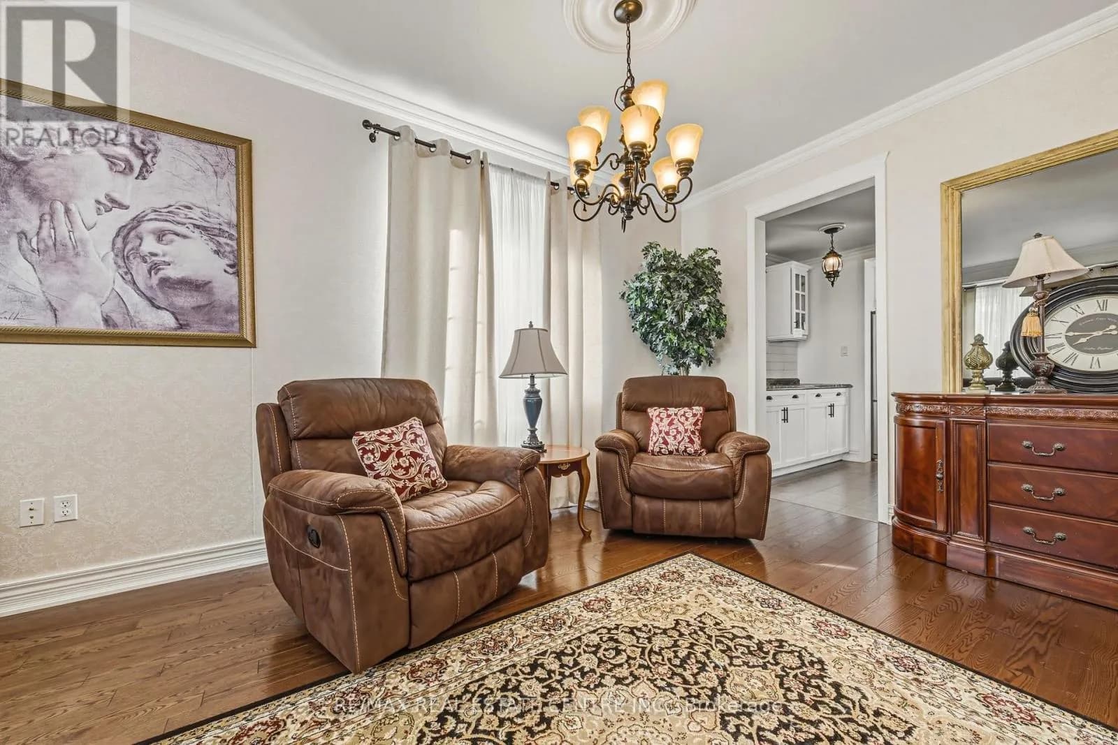 37 LAMBERT CRESCENT — photo 5 of 42