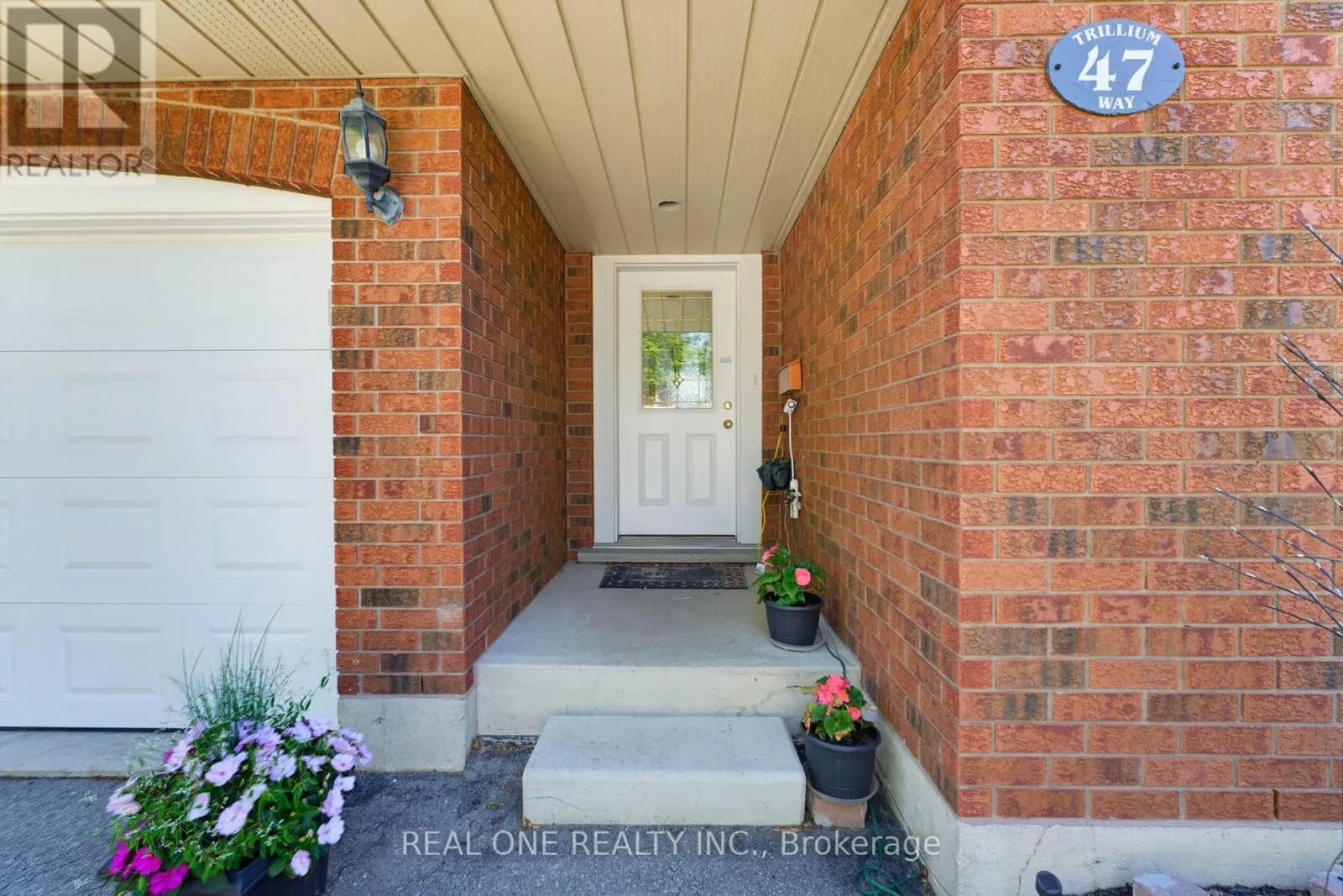 47 TRILLIUM WAY — photo 4 of 37
