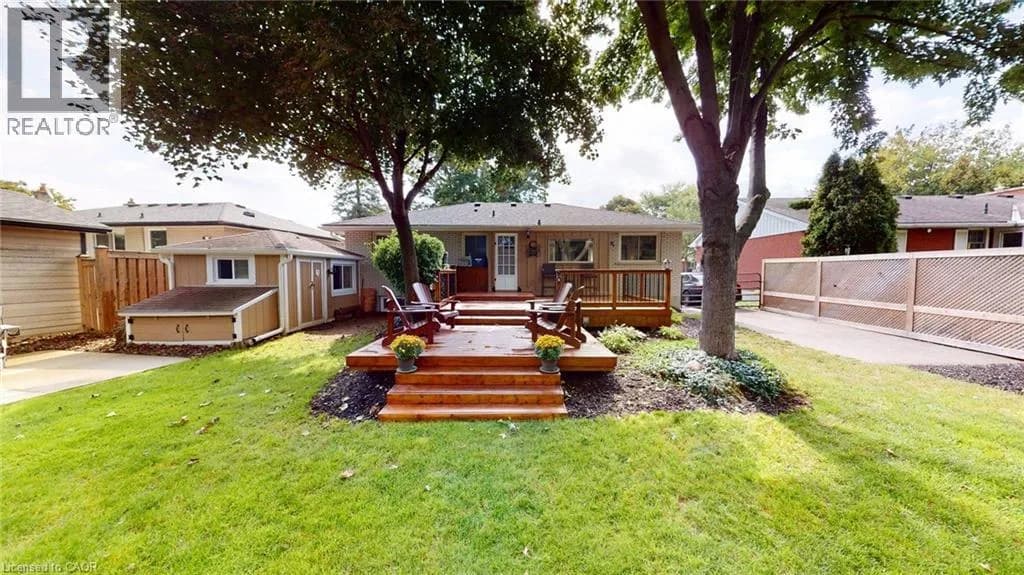 7 CAMBRIDGE Drive — photo 2 of 37