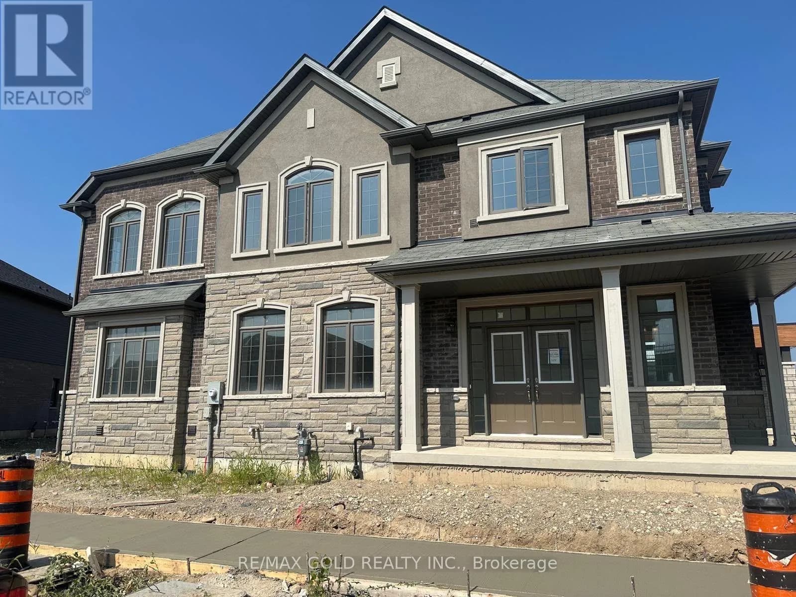 84 MACKLIN STREET — photo 1 of 42