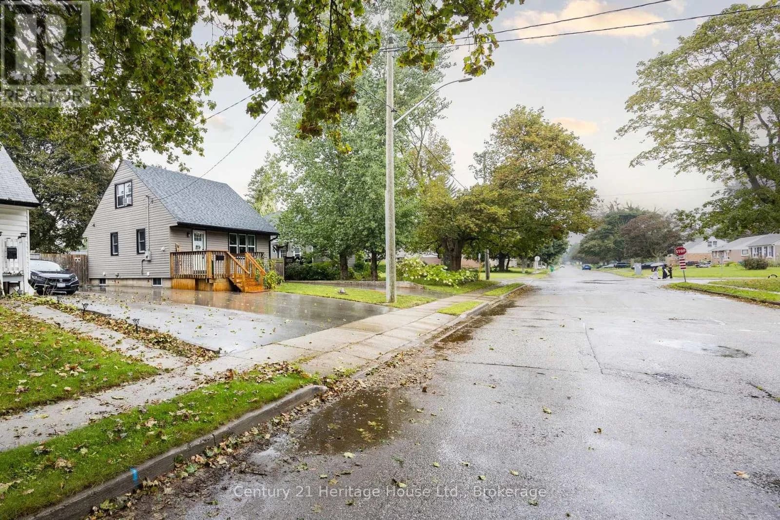 102 STEWART AVENUE — photo 3 of 38