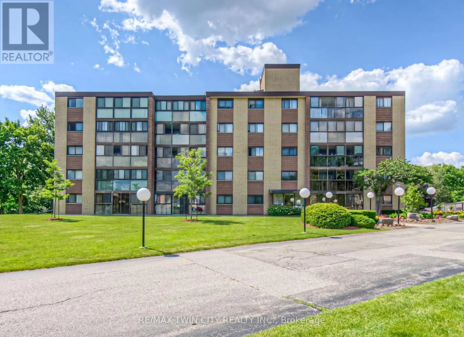 205 - 380 CHAMPLAIN BOULEVARD — photo 1 of 33