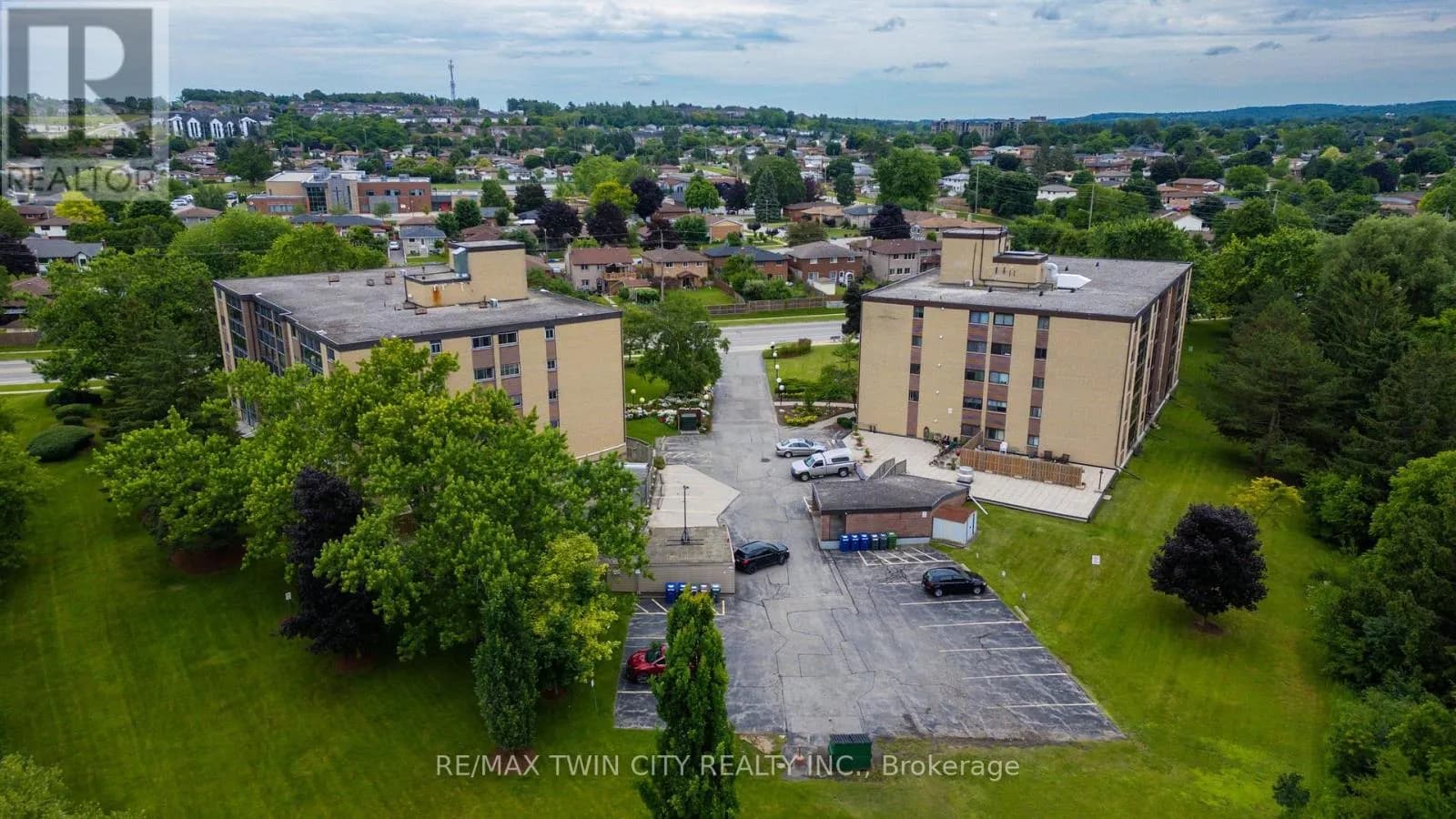 205 - 380 CHAMPLAIN BOULEVARD — photo 5 of 33