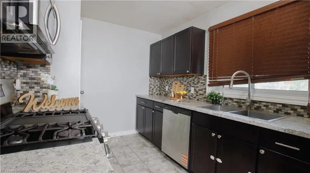 18 CLEARVIEW Drive — photo 4 of 43