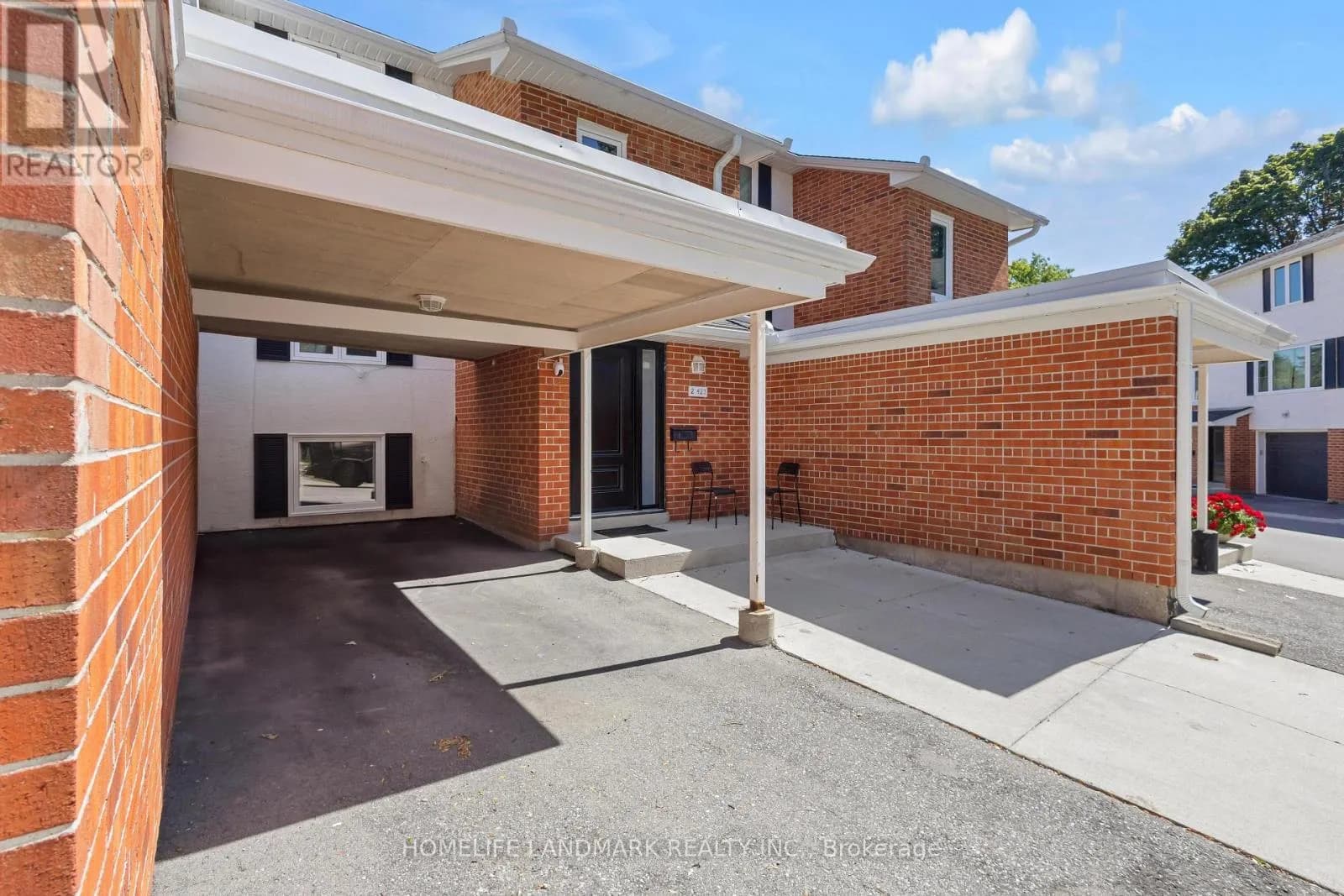 2 - 427 KEATS WAY — photo 1 of 28