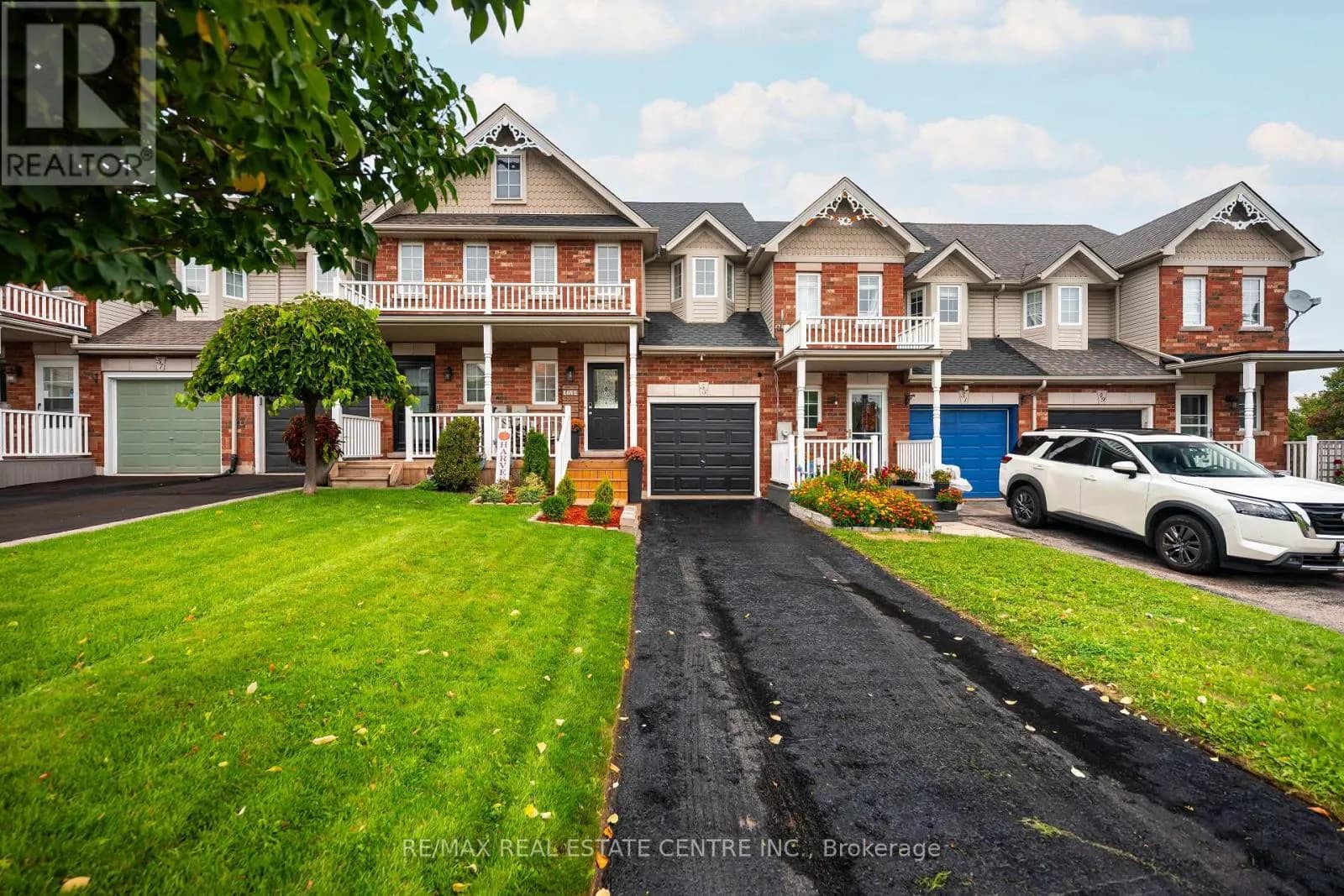 53 BENJAMIN CRESCENT — photo 1 of 47