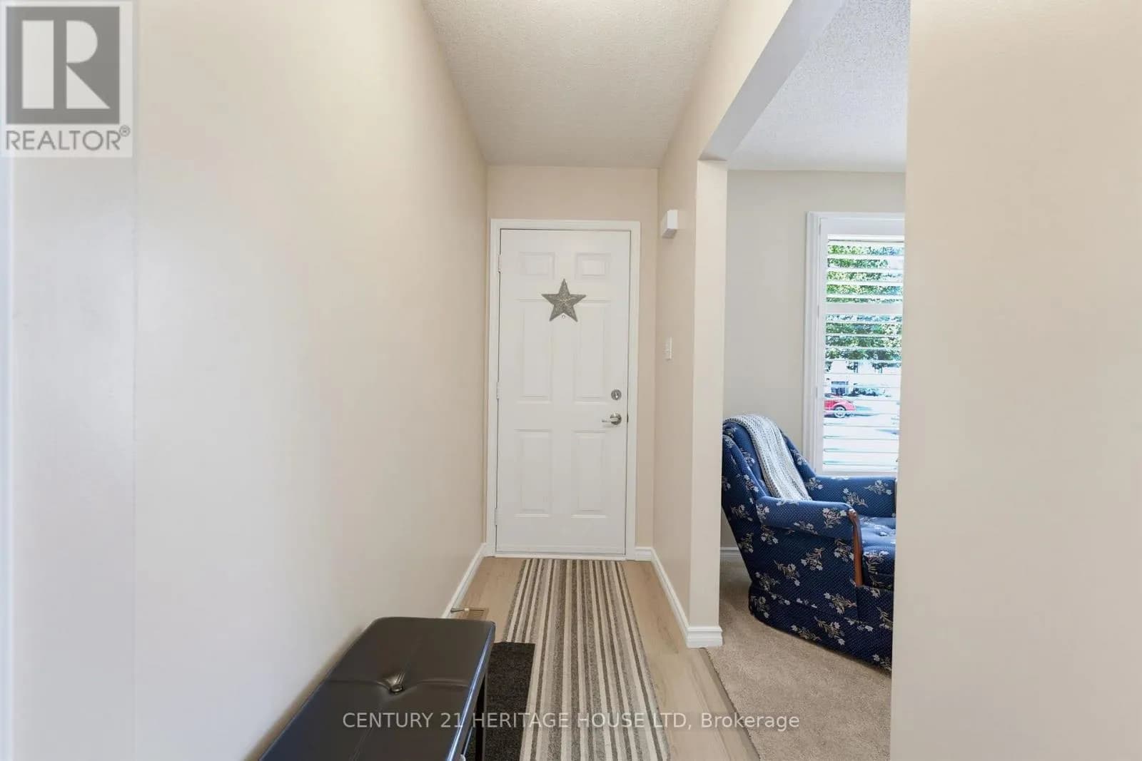 42 BUCHANAN CRESCENT — photo 4 of 38
