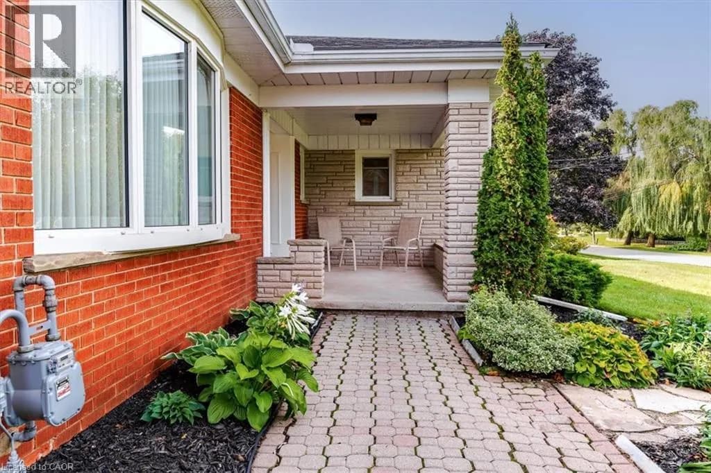 12 DAVERN Road — photo 3 of 50