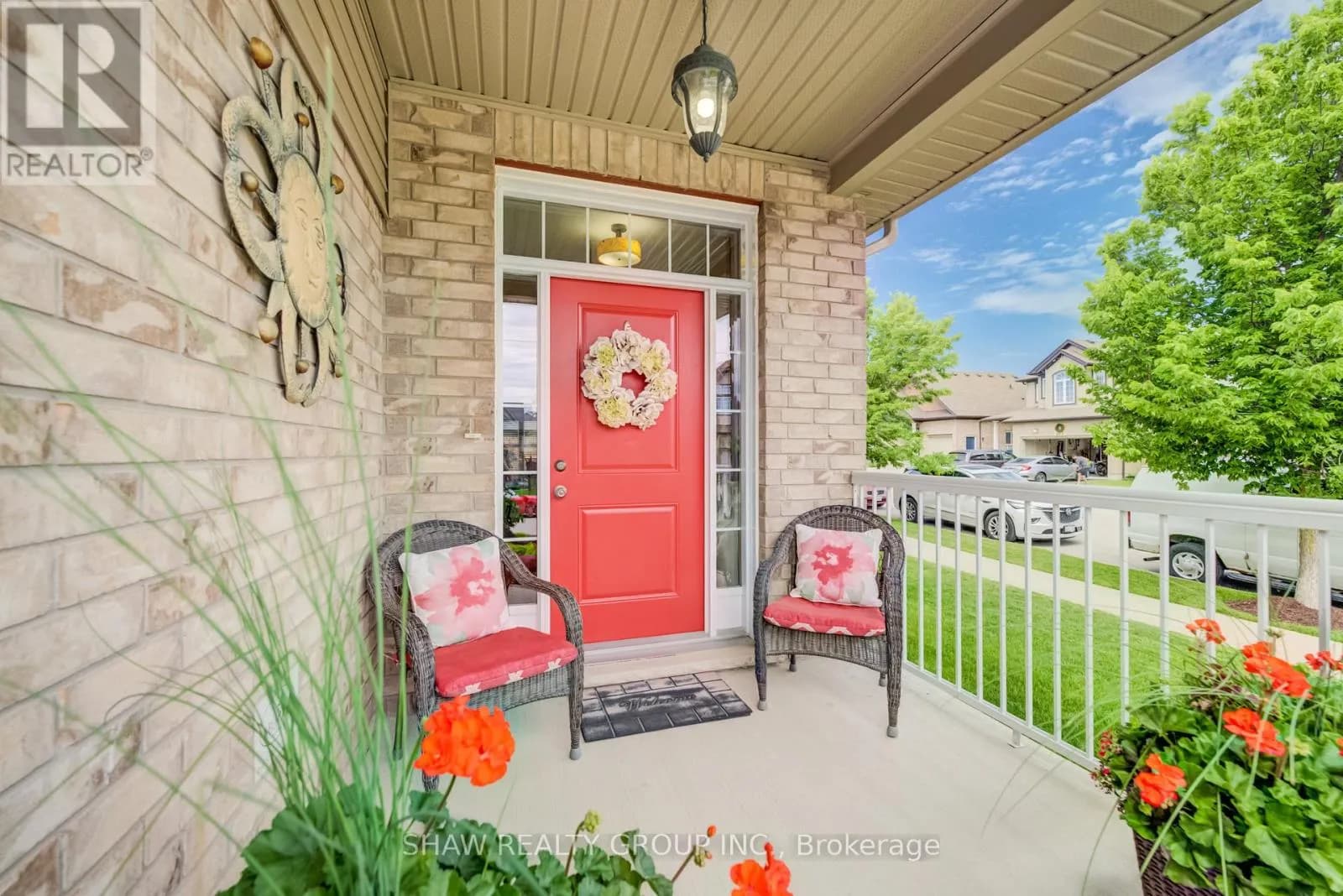 300 WATERVALE CRESCENT — photo 4 of 50