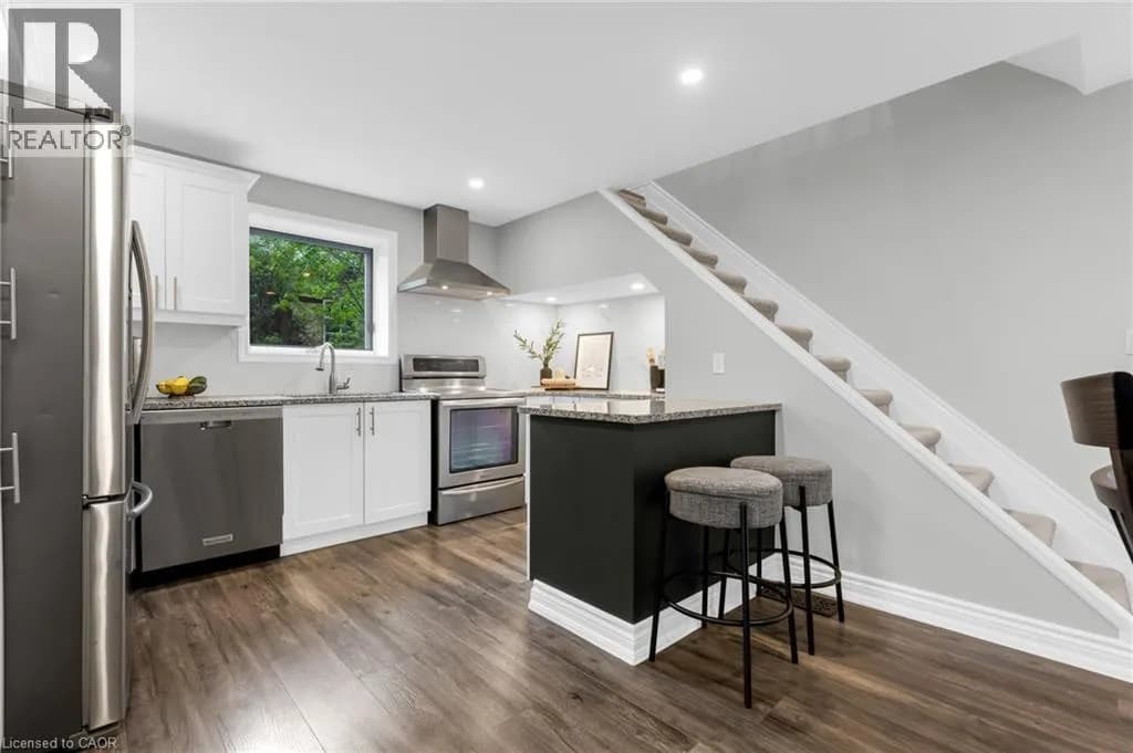 175 WELLINGTON Street — photo 4 of 27