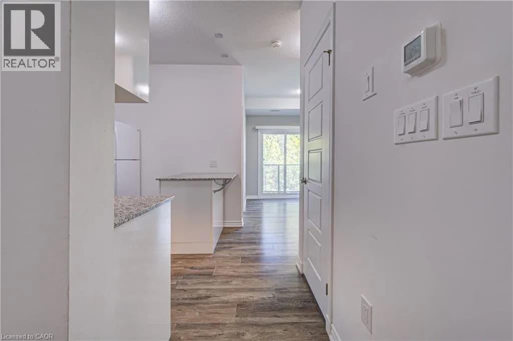 1430 HIGHLAND Road W Unit# B4 — photo 4 of 40