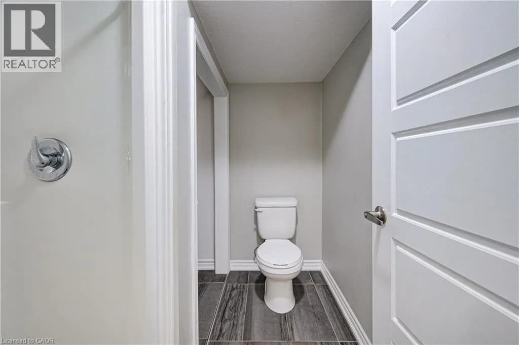 1430 HIGHLAND Road W Unit# B4 — photo 5 of 40