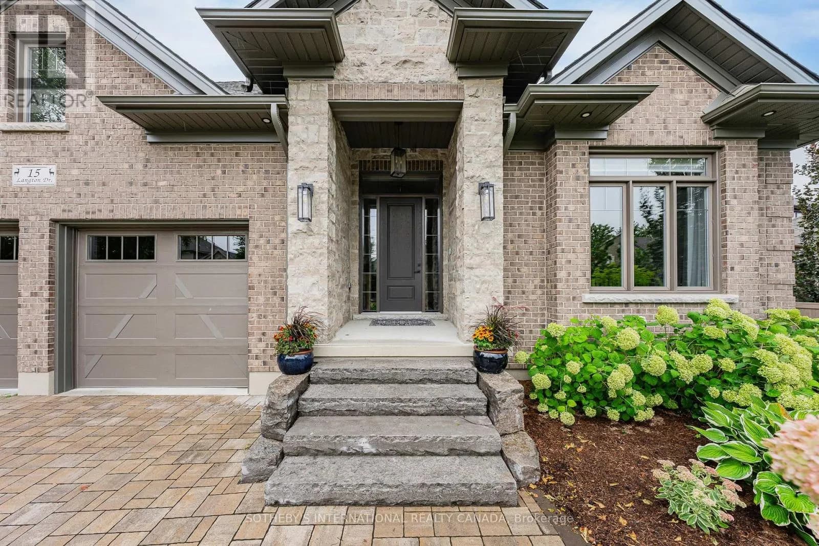 15 LANGTON DRIVE — photo 5 of 44