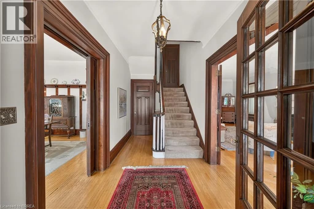 29 LORNE Crescent — photo 4 of 50