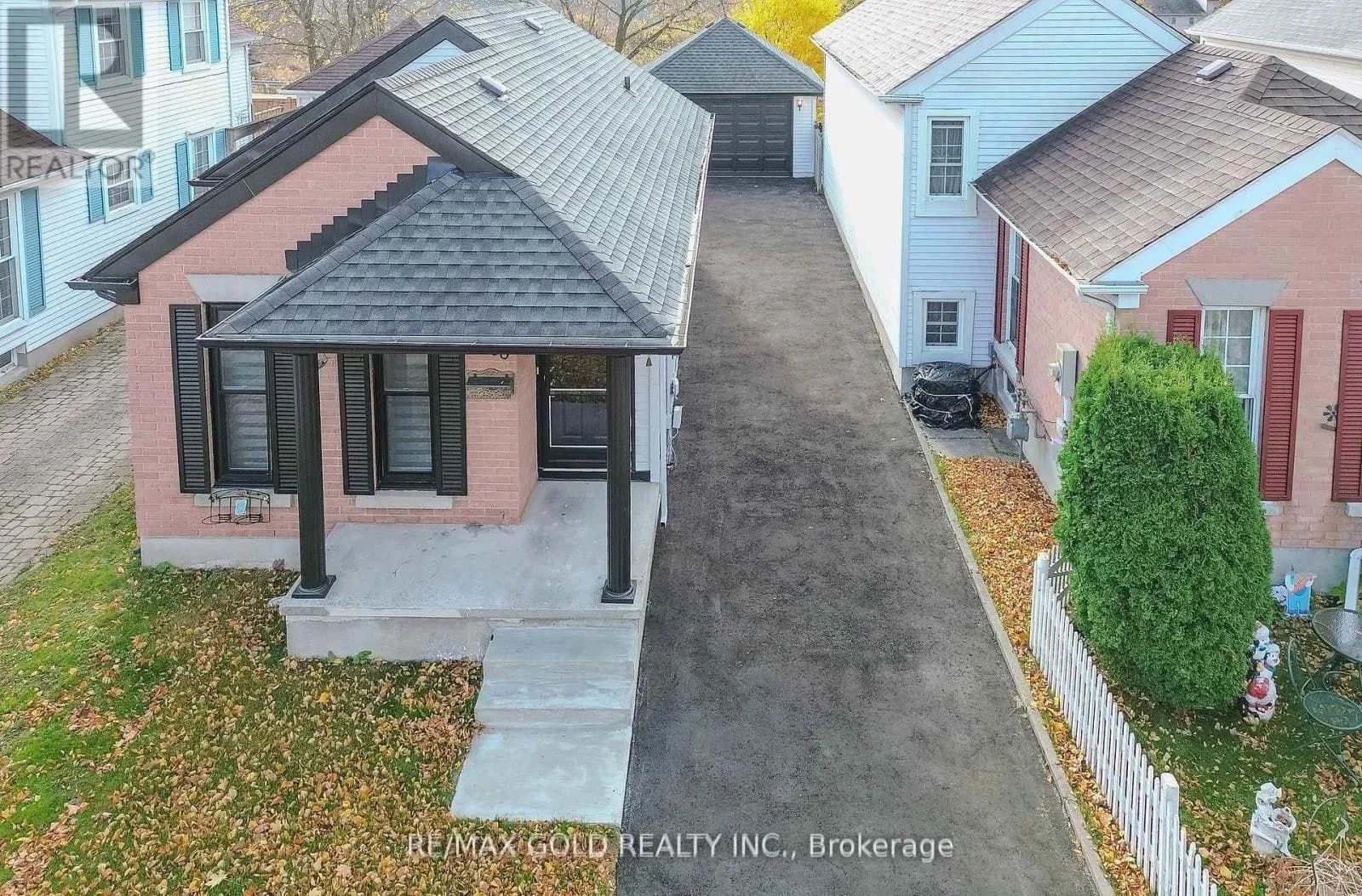 133 WAKE ROBIN DRIVE — photo 2 of 49