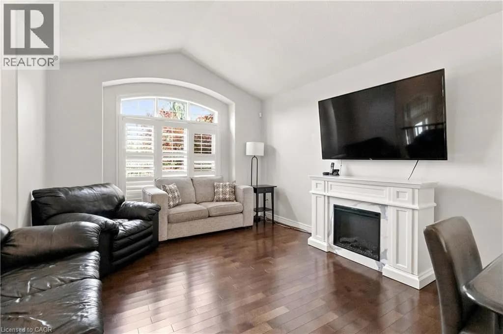33 STRATFORD Terrace — photo 4 of 42