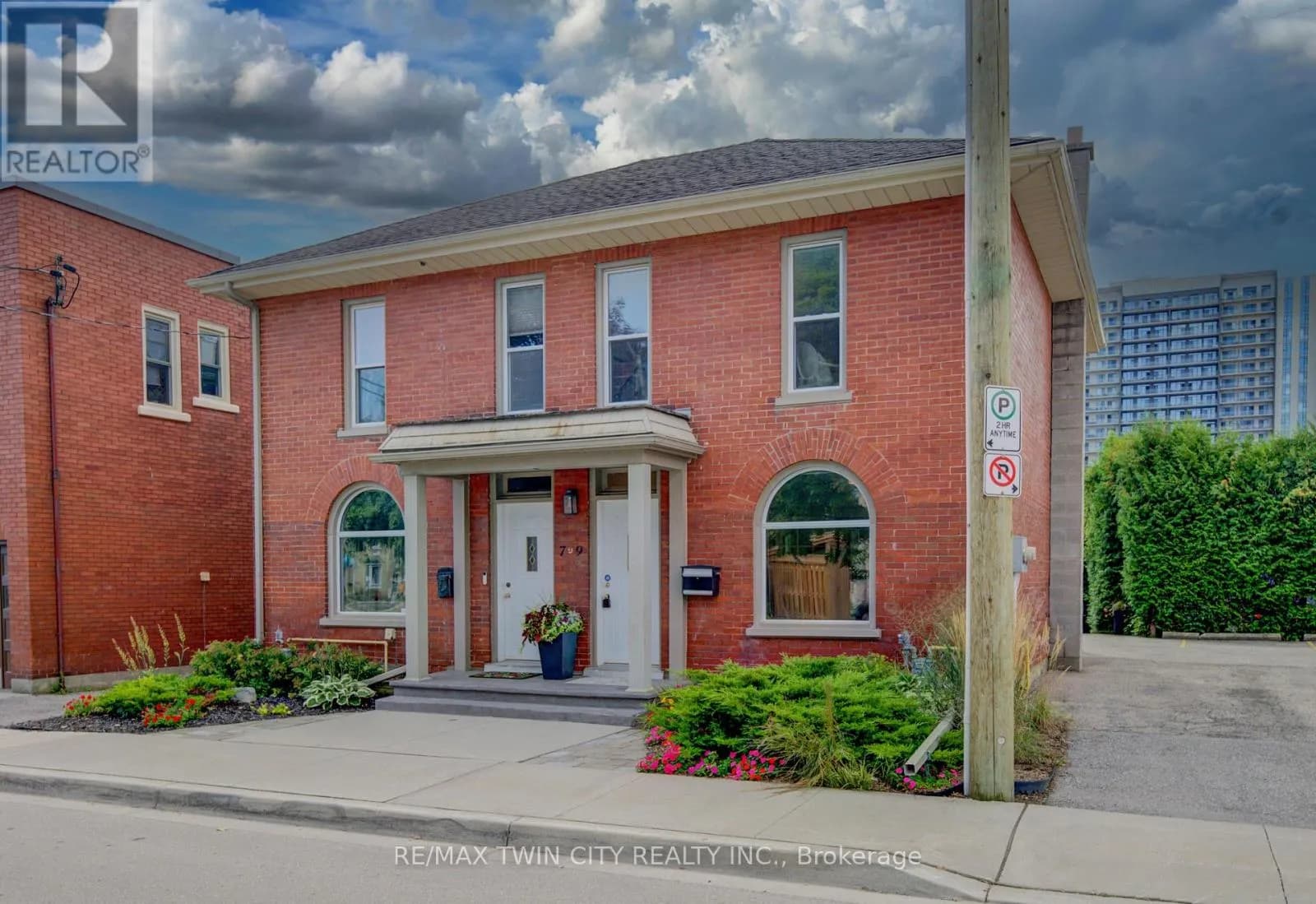 9 SALISBURY AVENUE — photo 2 of 30