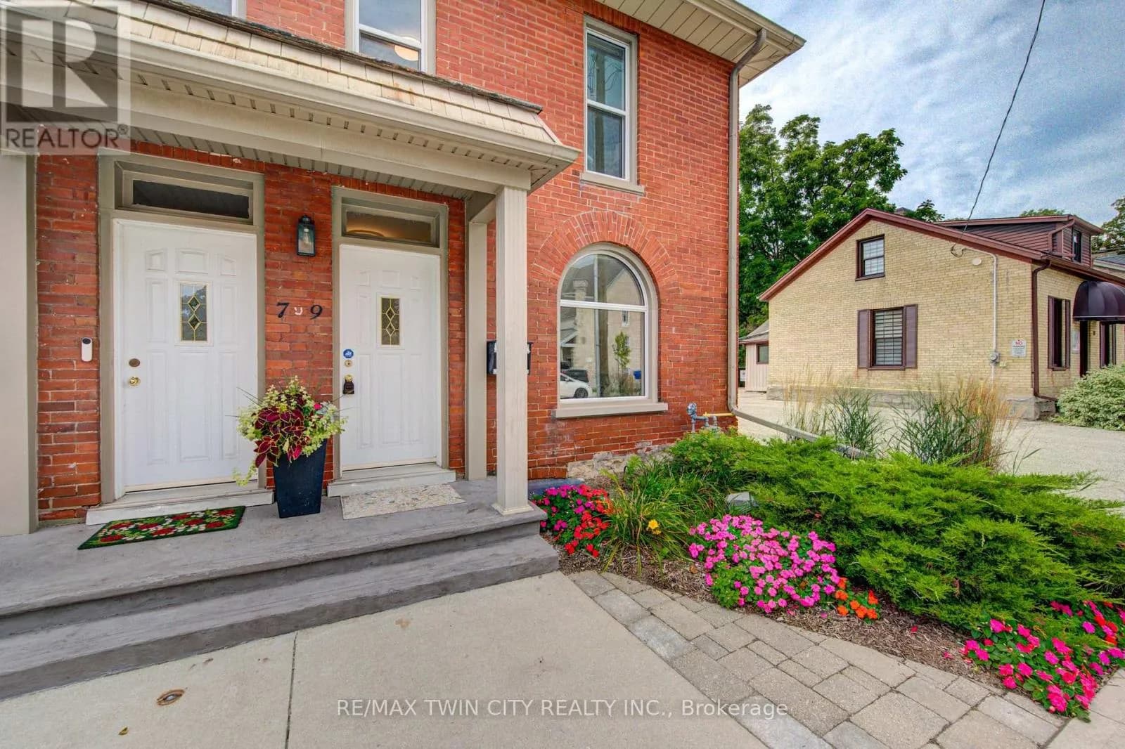 9 SALISBURY AVENUE — photo 3 of 30