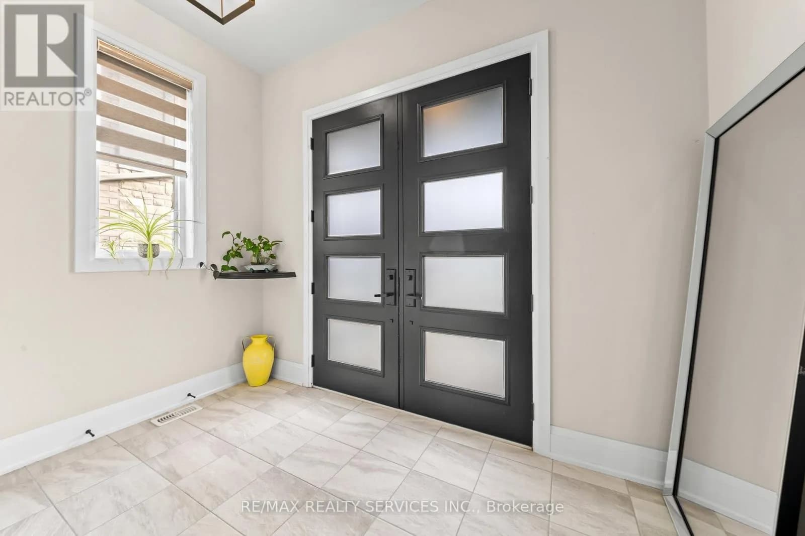 130 PONDCLIFFE DRIVE — photo 4 of 49
