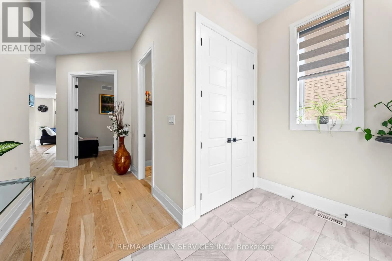 130 PONDCLIFFE DRIVE — photo 5 of 49