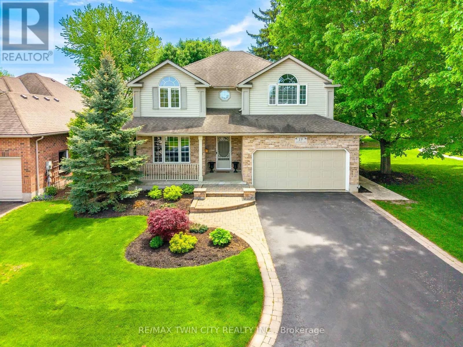 15 CAROLINIAN LANE — photo 1 of 48