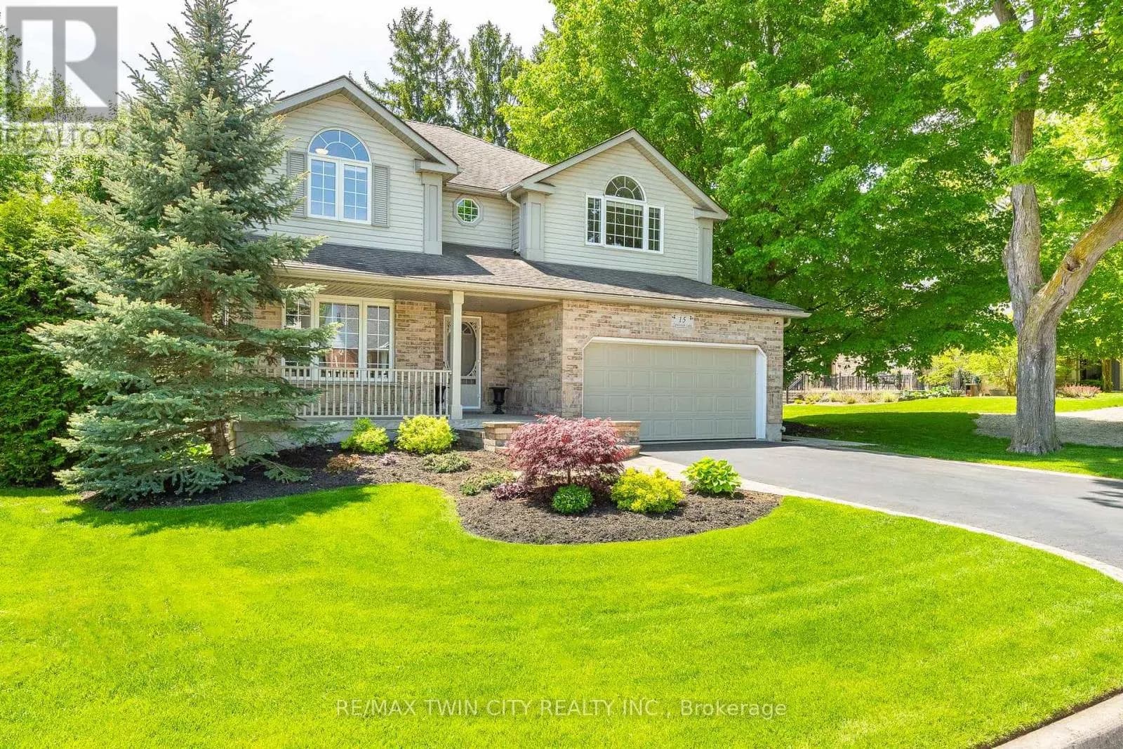 15 CAROLINIAN LANE — photo 4 of 48