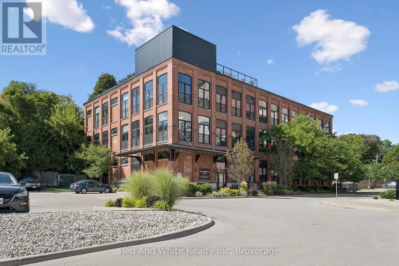 106 - 24 CEDAR STREET — photo 1 of 23