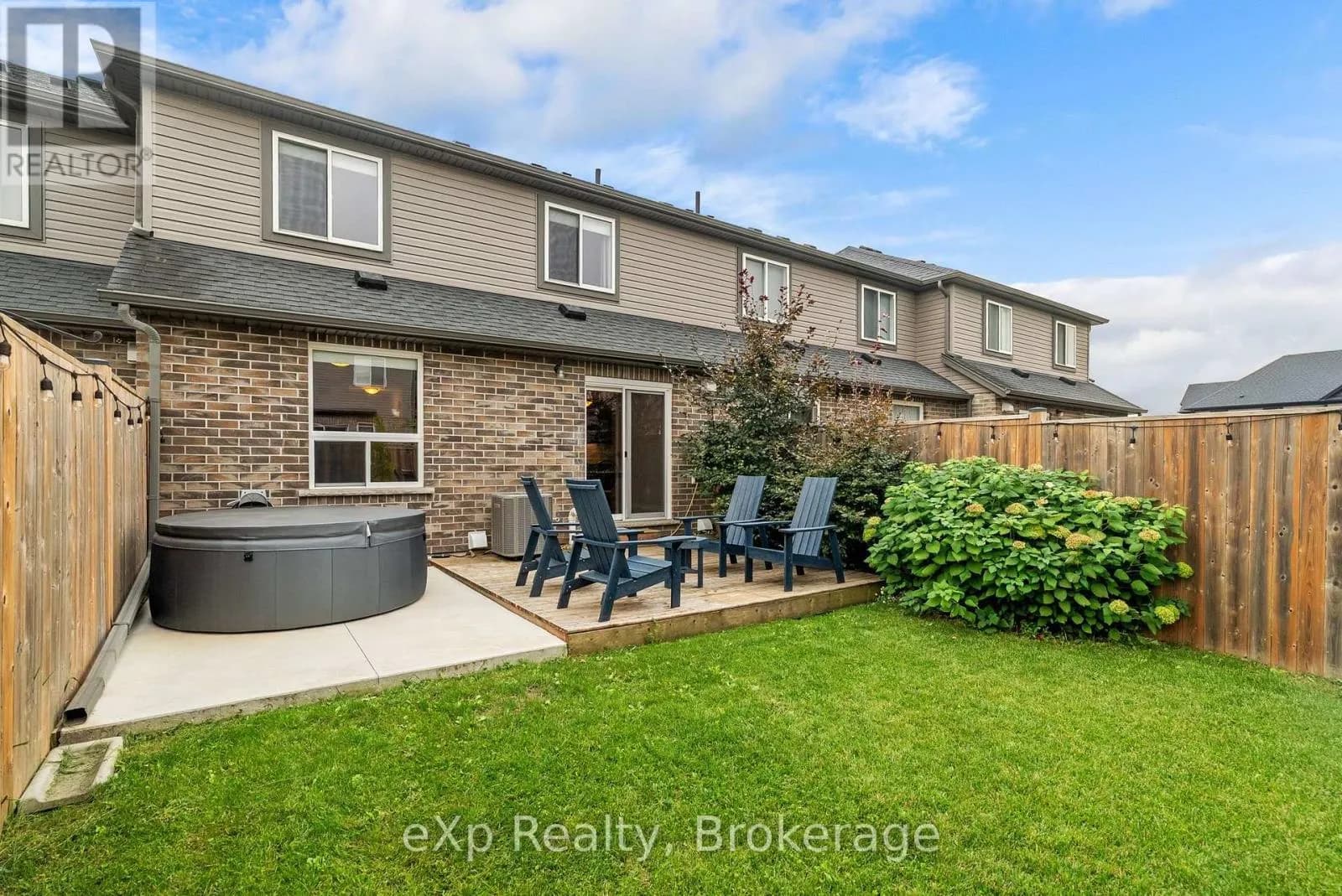 27 ROBERTSON DRIVE — photo 2 of 46