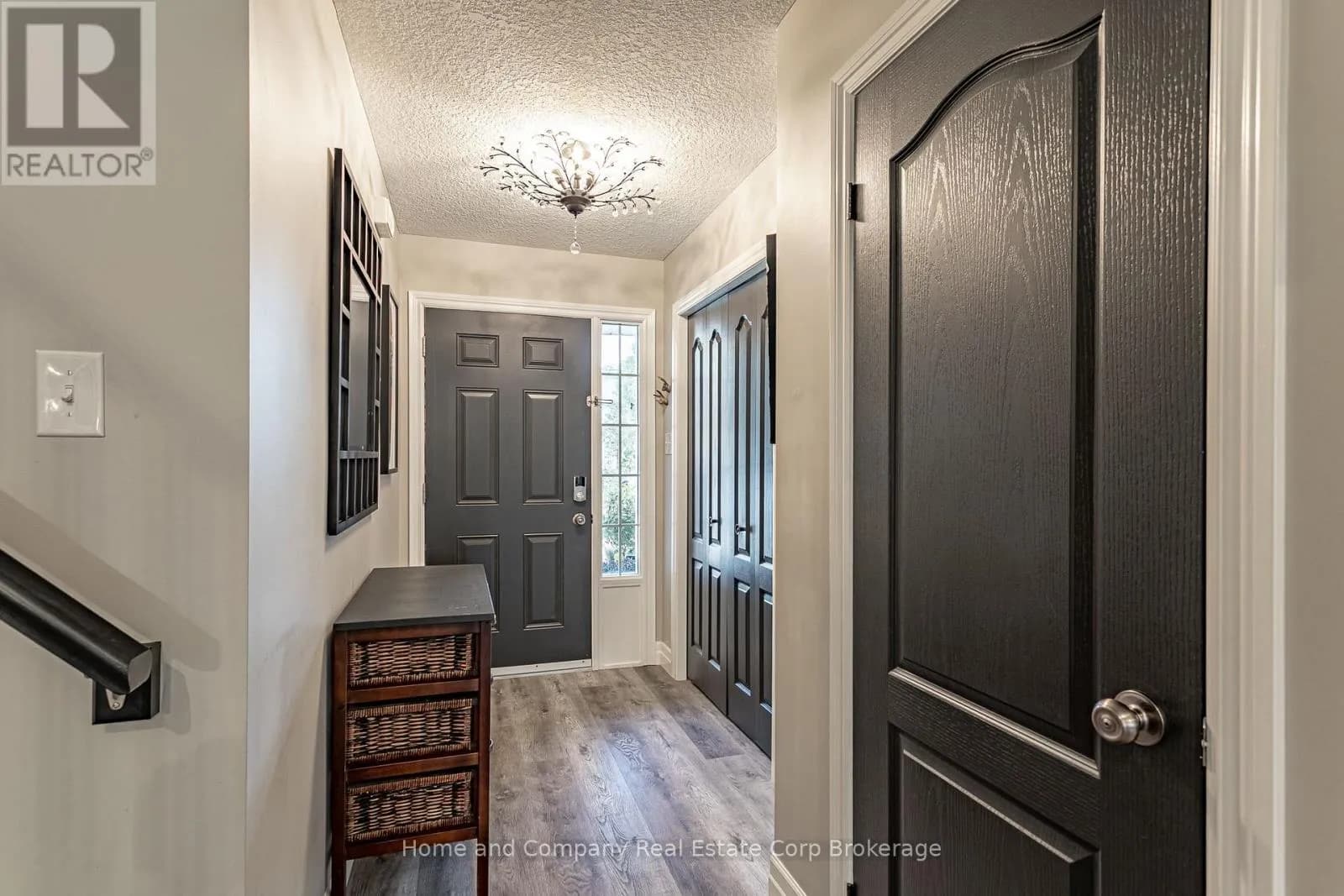 286 RAILWAY AVENUE — photo 5 of 42