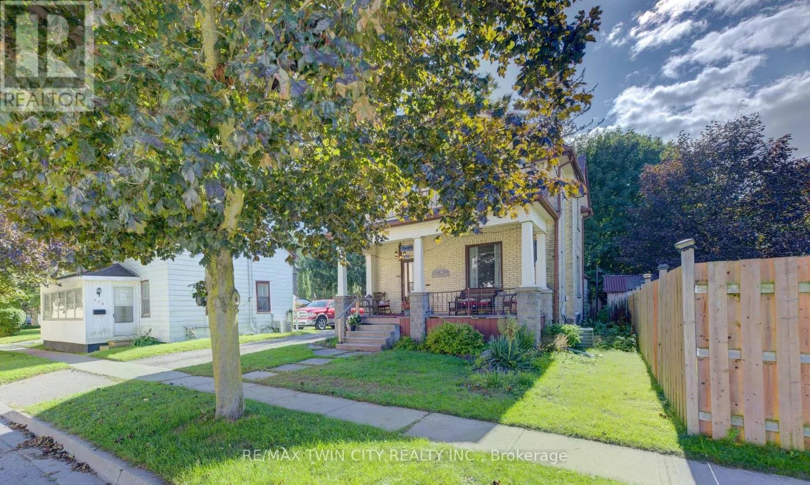 246 JACOB STREET — photo 4 of 40