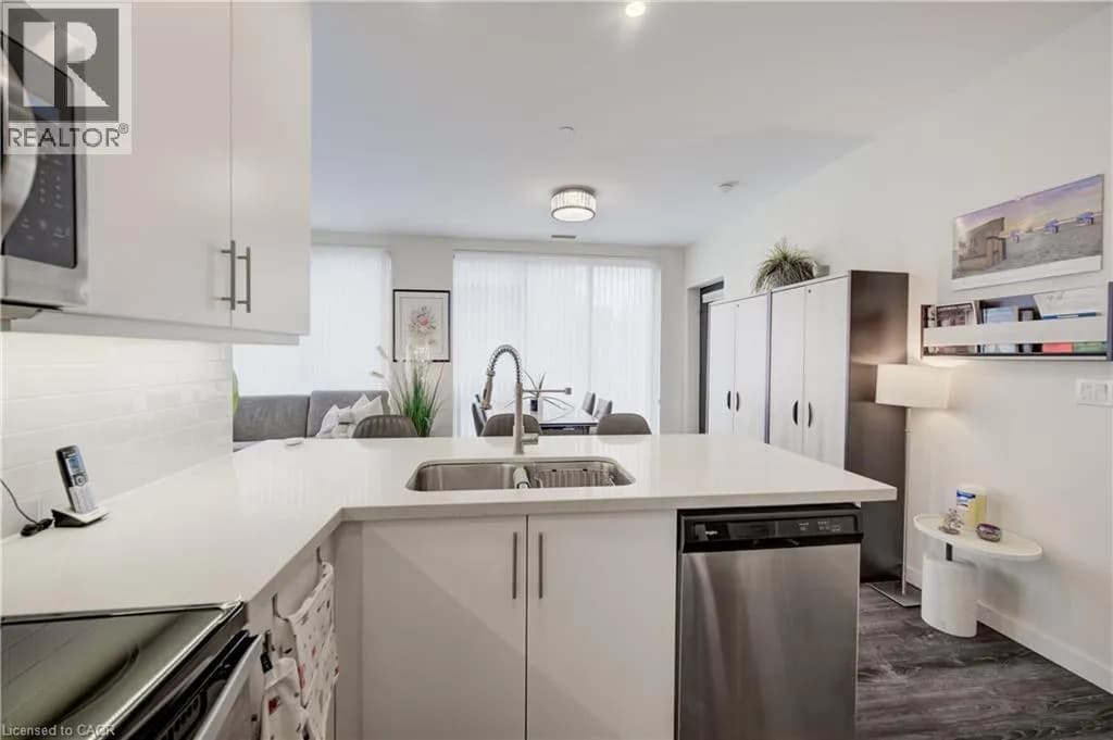 690 KING Street W Unit# 112 — photo 5 of 39