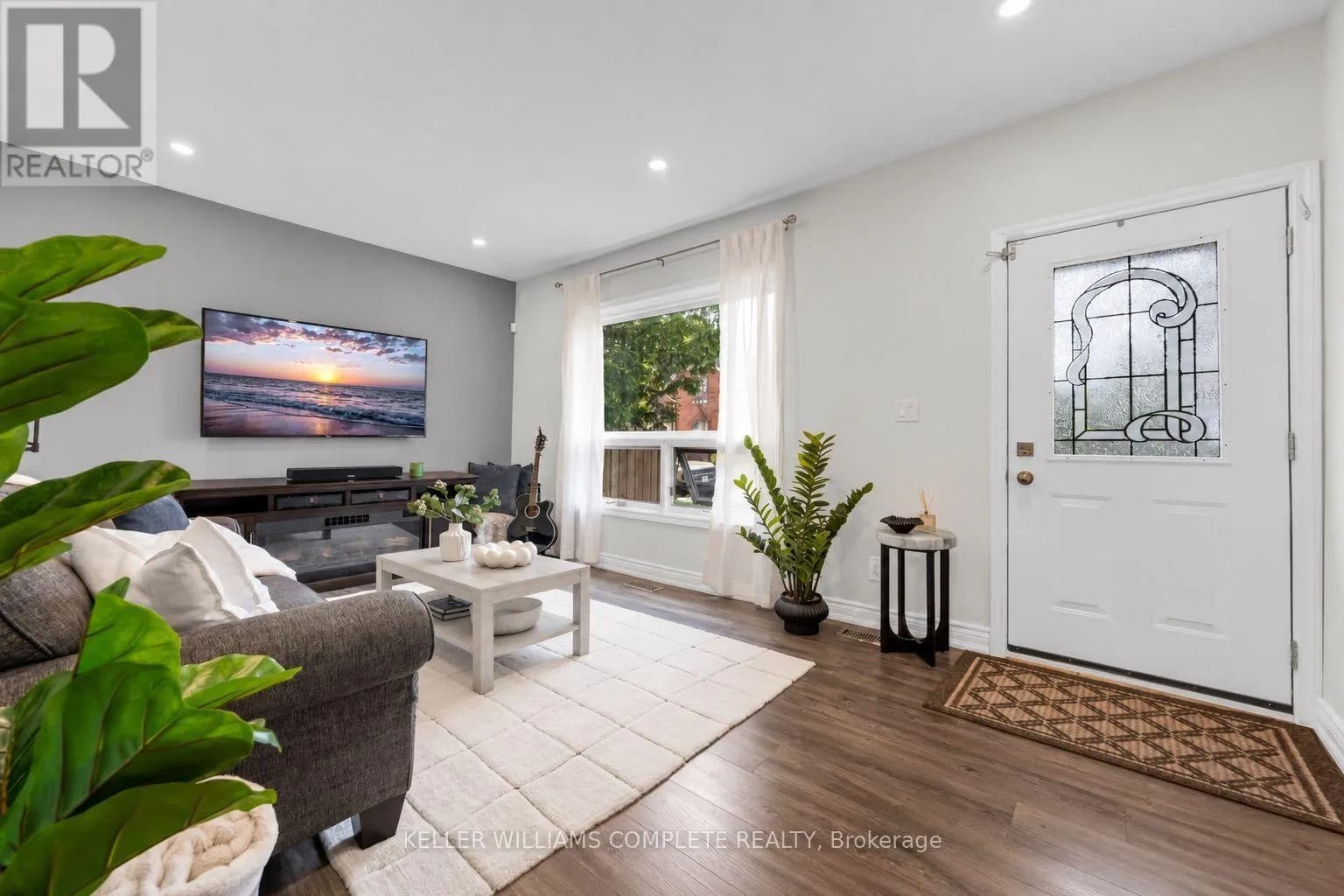 175 WELLINGTON STREET — photo 2 of 29
