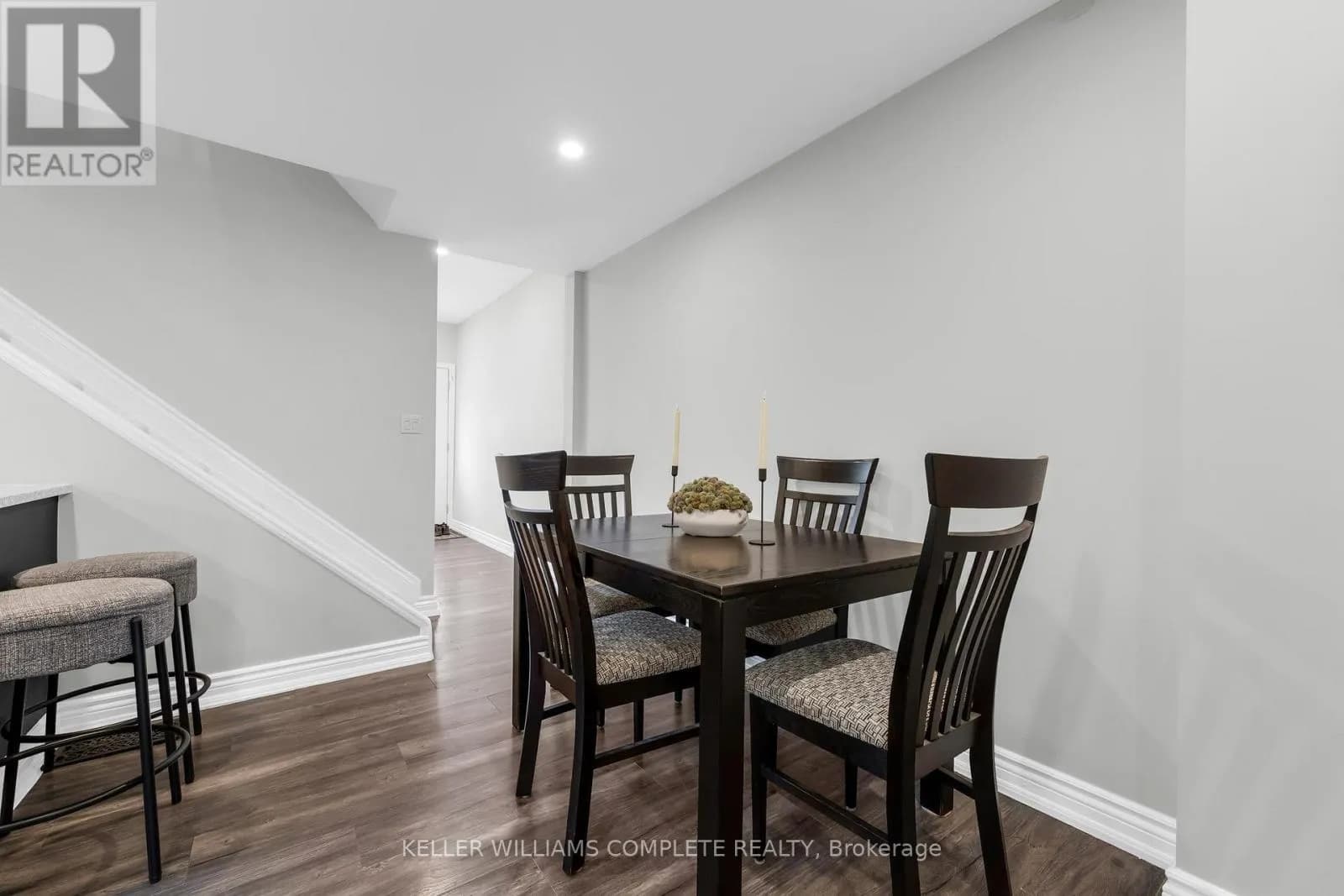 175 WELLINGTON STREET — photo 5 of 29